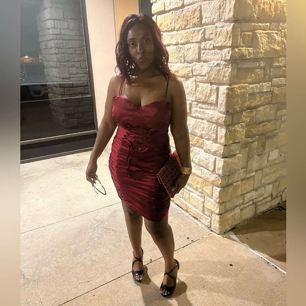 Plus Size Red Side Ruched Bodycon Dress - Picture 3 of 7